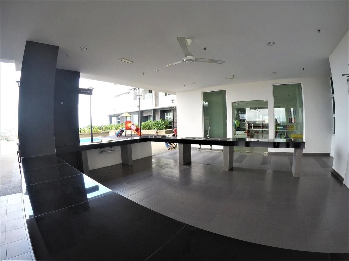 Zulanie Family Studio At D'Perdana Apartment, Spacious And Cozy With Pool, Free Wifi & Netflix Kota Bharu Kültér fotó